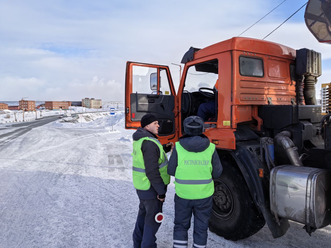Рейдовые мероприятия в Норильске выявили нарушения в сфере пассажирских и грузовых перевозок